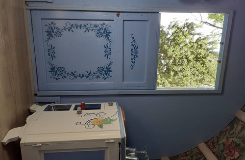 Belle-Isle-en-Terre Cabin | Stunning countryside bow top wagon