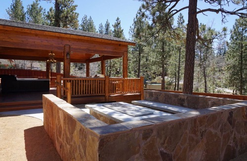 Summit Estates Cabin | Stunning Cabin By Snow Summit! Dogs Welcome