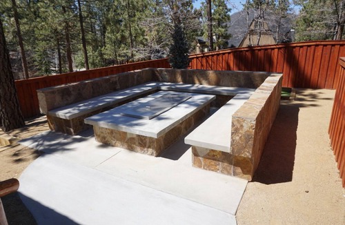 Summit Estates Cabin | Stunning Cabin By Snow Summit! Dogs Welcome