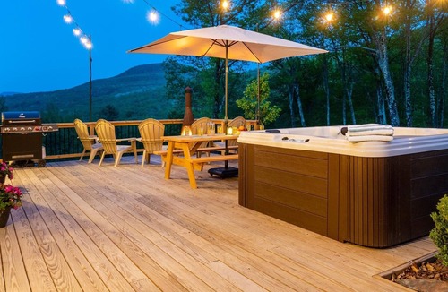 Durham House | Stunning Cabin, Hot Tub, Mtn View, Mins to Windham
