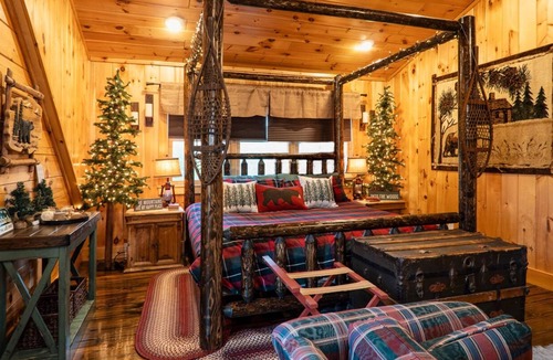 Durham House | Stunning Cabin, Hot Tub, Mtn View, Mins to Windham