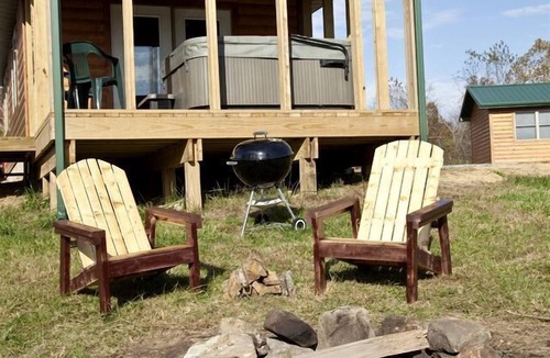 Equality Cabin | Stunning Cabin with Hot-tub and Fireplace in Herod, Illinois
