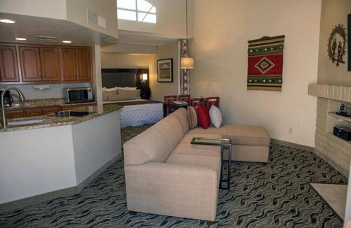 Arcadia Apartment | Stunning Camelback Studio with Outdoor Pool Bar