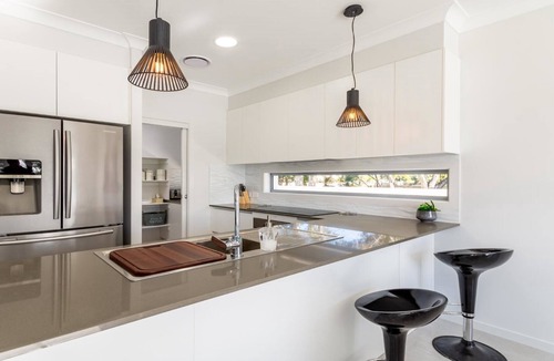 Bongaree House | STUNNING CANAL HOME, TOP NOTCH