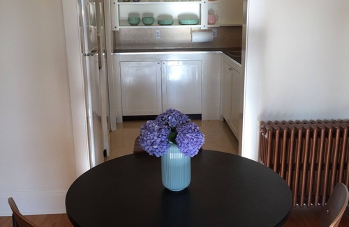 Broadway Apartment | Stunning Capitol Hill View Apartment