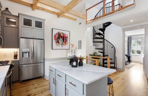 Dixon Park House | Stunning Carriage House | Heated Pool