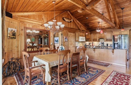 Huddleston House | Stunning Cedar 4 BR , 3 full bath hm with amazing views of the lake & mountains