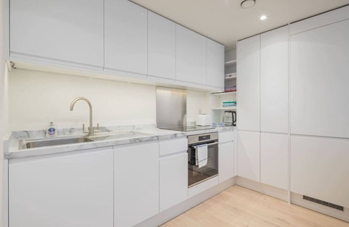 Cambridge Apartment | Stunning Central Apt - With Parking!