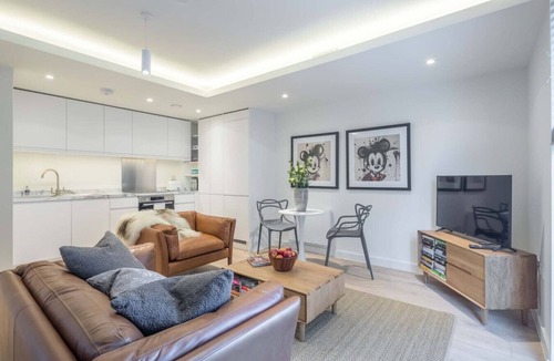Cambridge Apartment | Stunning Central Apt - With Parking!
