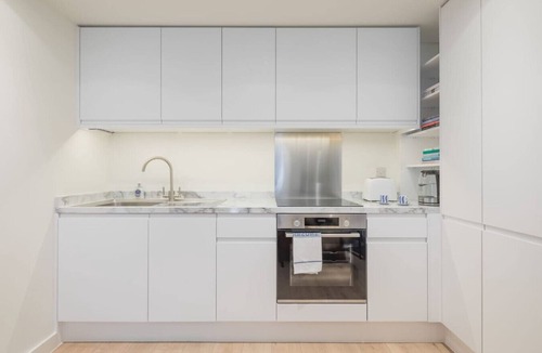 Cambridge Apartment | Stunning Central Apt - With Parking!