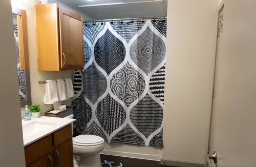 Dallas Design District Apartment | Stunning Central Dallas 1BR | Great Amenities & Pool