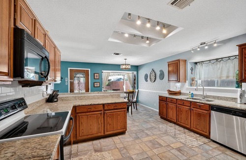 North San Antonio - SAT House | Stunning Central SA Home w/pool, fenced yard