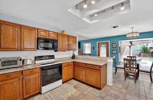 North San Antonio - SAT House | Stunning Central SA Home w/pool, fenced yard