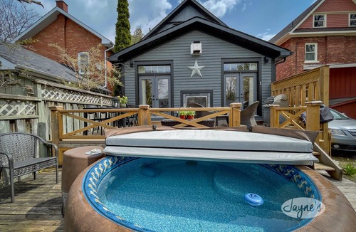 Collingwood House | Stunning century home downtown Collingwood! 4bdrm 3bath! Huge Rec Room!
