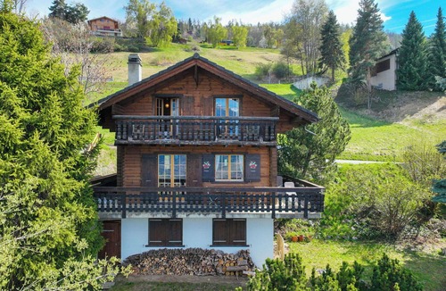 Les Mayens-de-Sion House | Stunning private villa for 7 people with balcony and pets allowed