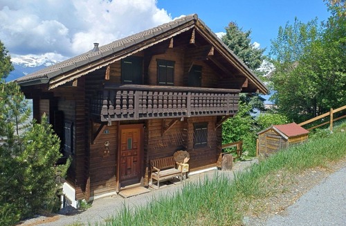 Les Mayens-de-Sion House | Stunning private villa for 7 people with balcony and pets allowed