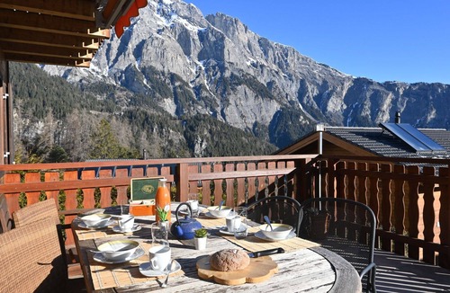 Chamoson House | Stunning private villa for 8 guests with WIFI, TV, terrace and pets allowed