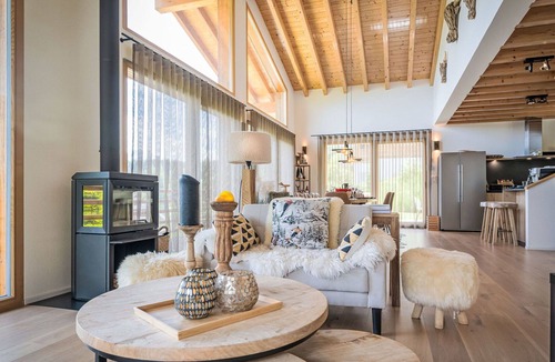 Chamoson House | Stunning private villa for 10 guests with WIFI, TV, terrace, pets allowed and panoramic view