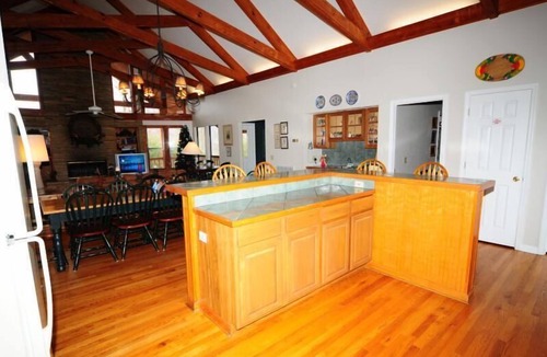 Chalet Village Ski Chalet | "STUNNING CHALET" -Perfect Location for Family Reunions, Retreats, & Gatherings.