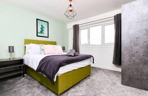 Nottingham City Centre House | Stunning City Centre House - Sleeps 8 - Parking