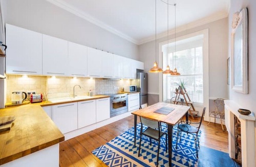 Bristol Apartment | STUNNING City Centre Living - with parking