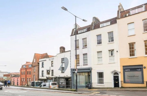 Bristol Apartment | STUNNING City Centre Living - with parking