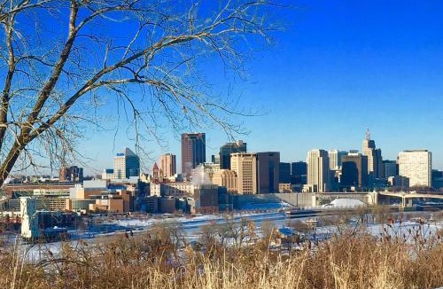 Riverview Apartment | Stunning city views guesthouse