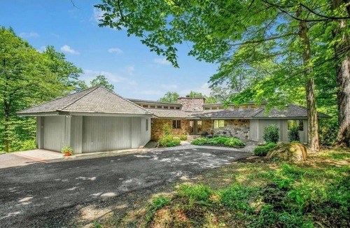 Upper Black Eddy House | Stunning cliffside river view on private 60 acre forested retreat