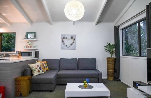 Titirangi House | Stunning clifftop seaview house Auckland Clifftop