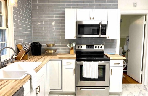 Thunderbolt House | Stunning Coastal Charmer Near Downtown and Beach