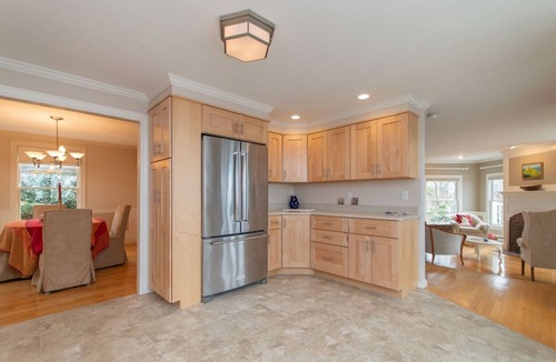 Plymouth House | Stunning comtemporary house with amazing ocean views!