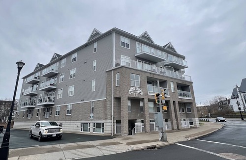 Downtown Condo | Stunning Condo Downtown Darmouth