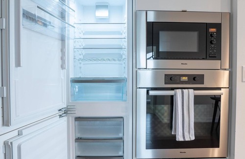 CityPlace Apartment | Stunning condo Downtown Toronto with incredible lake views. 5 minutes CN Tower.