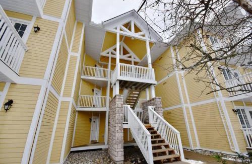 Oro-Medonte Apartment | Stunning Condo with Access to Pool