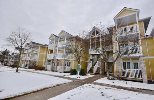Oro-Medonte Apartment | Stunning Condo with Access to Pool