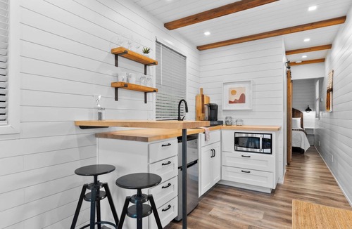 Waco House | Stunning Container Home with Rooftop Terrace