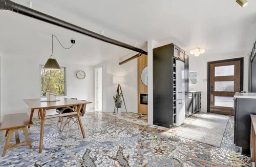 Buffalo Gap House | Stunning Contemporary Home with Hot Tub