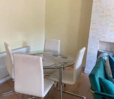 Colyers Apartment | Stunning & Cosy 4 bedroom in Erith