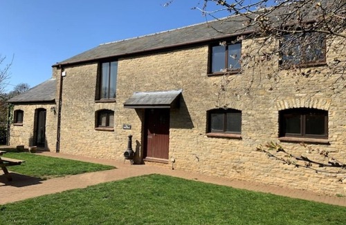 Kempsford House | Stunning Cotswolds Barn Conversion | Spacious for Groups & Families