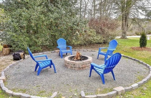 Ellijay Cottage | Stunning cottage 5 mins to town! Fire pit!