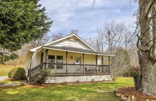 Ellijay Cottage | Stunning cottage 5 mins to town! Fire pit!