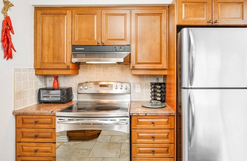Norval Cottage | STUNNING COUNTRY COTTAGE w/ SAUNA & RIVER IN BURLINGTON