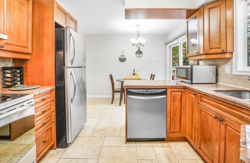 Norval Cottage | STUNNING COUNTRY COTTAGE w/ SAUNA & RIVER IN BURLINGTON