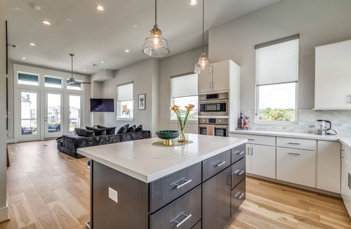 Spring Shadows House | Stunning & Cozy 3 story home in Houston!