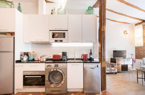 Golden Triangle of Art Apartment | Stunning Cozy and Sunny PRADO SANTA ANA 2BR/2BA, WIFI and LIFT