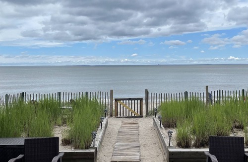 Fairfield House | Stunning direct waterfront beach house!