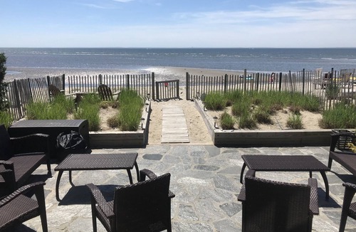 Fairfield House | Stunning direct waterfront beach house!