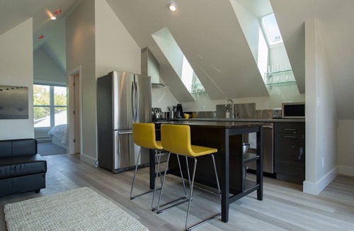 Bozeman Apartment | Stunning downtown studio with private deck and parking