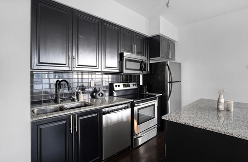 Toronto Entertainment District Condo | Stunning Downtown Toronto 2 Bedroom & 2 Washroom CN Tower/Lake Views