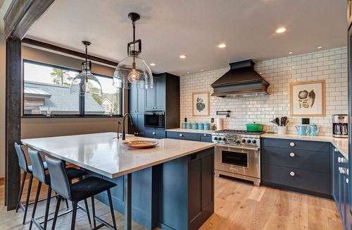 Weisshorn House | Stunning downtown 8 bed 6.5 bath, hot tub, pool table, steam room, fire pit